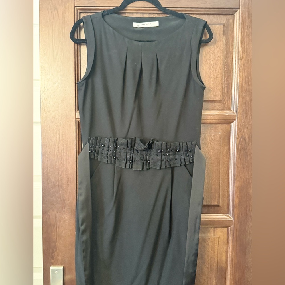 Zara Black Sleeveless Beaded-Waist Sheath Dress